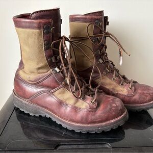 Vintage Danner Burgundy and Tan Men's goretex insulated hunting combat Boots